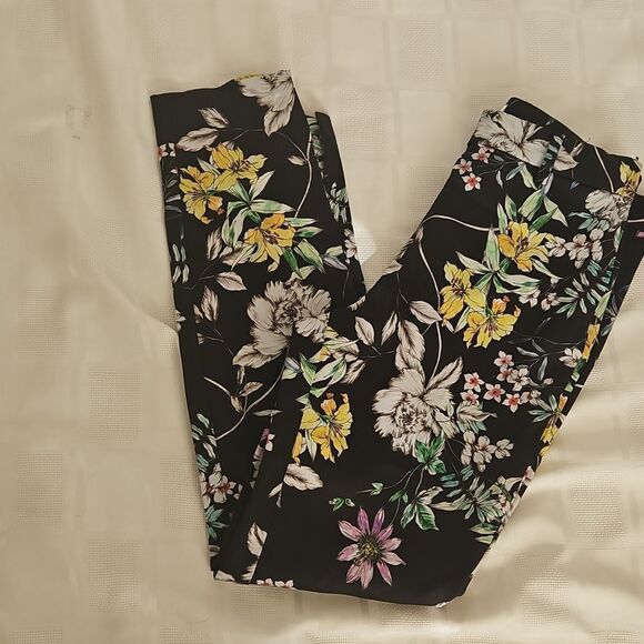 Floral Print Black Leggings - Picture 13 of 16
